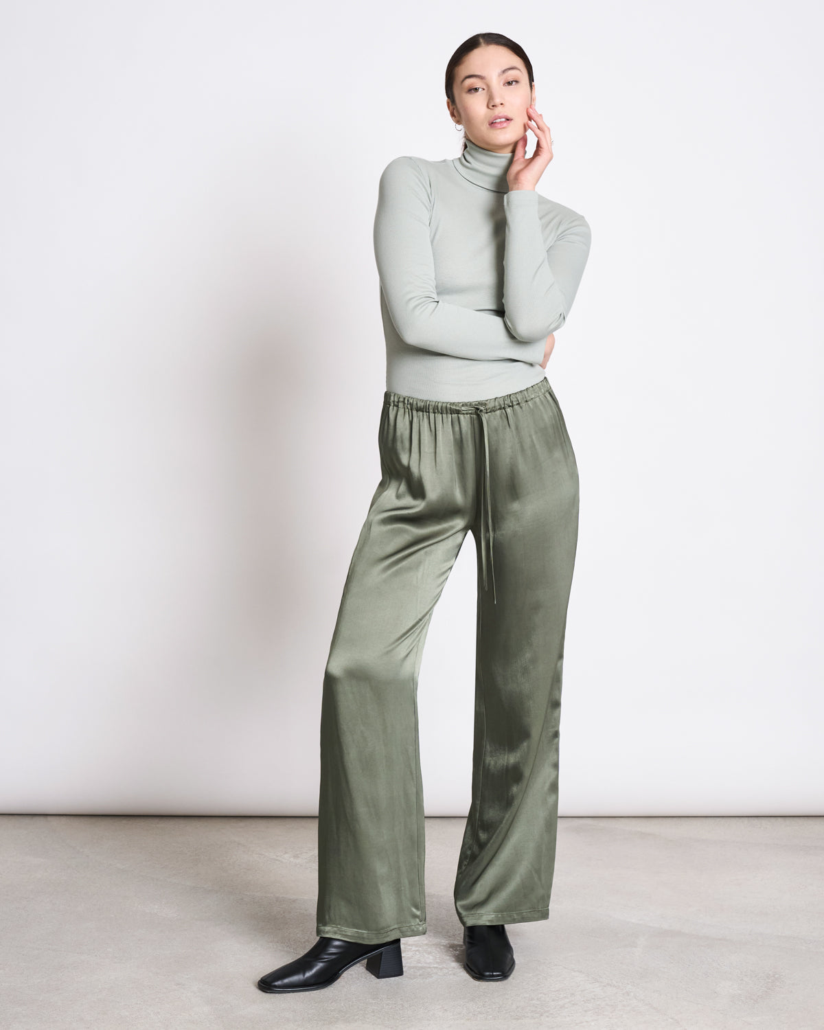 LOOSE SILKY PANTS FRIS - sea spray