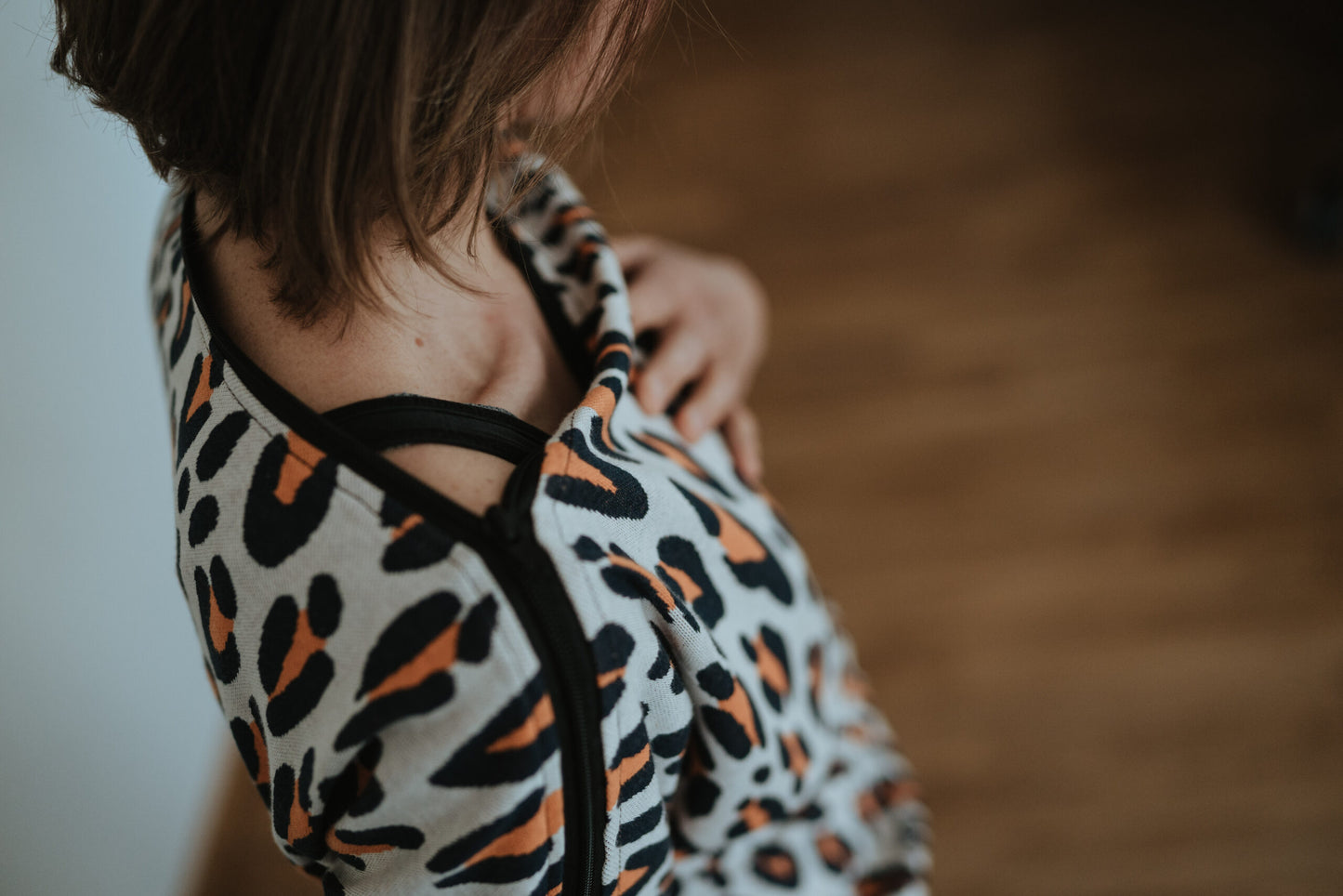 Pulli Reißverschlussausschnitt Leoprint