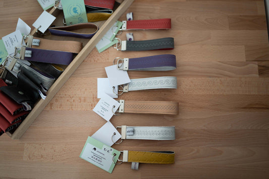 Schlüsselanhänger aus Kunstleder - diverse Farbstellungen