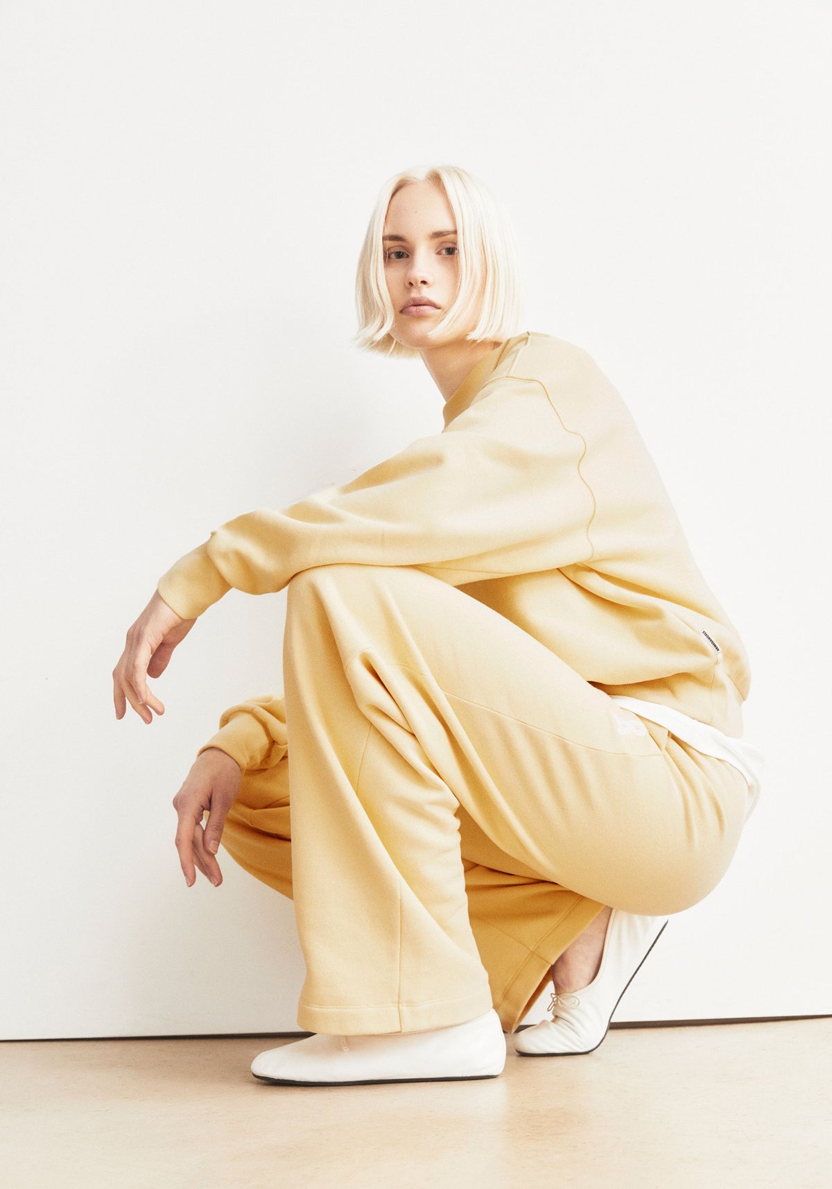 Sweatshirt ICONIC Å ALIZAA - verschiedene Farben