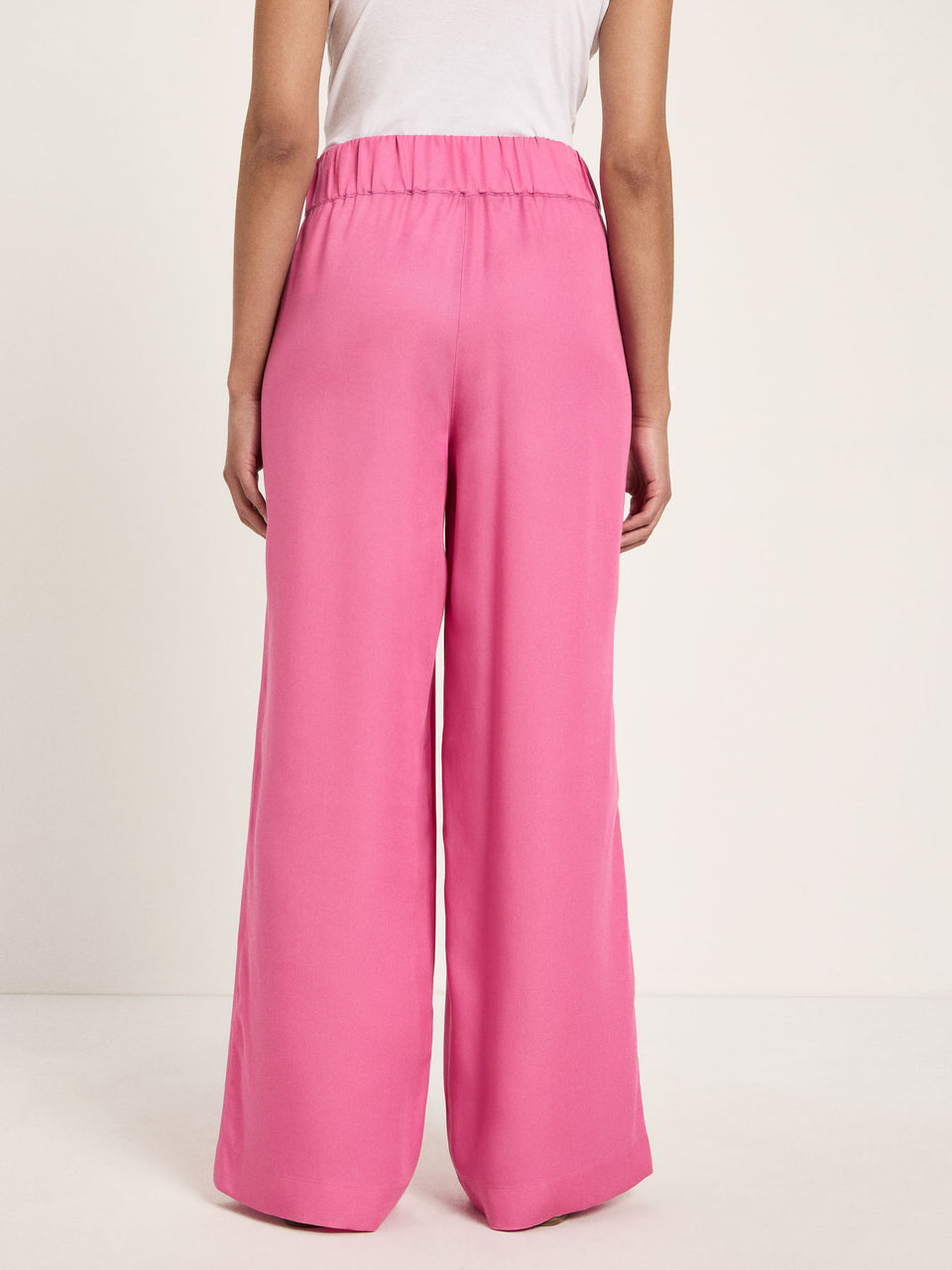 HOSE MIT WEITEM BEIN aus Tencel™ Lyocell - verschiedene Farben