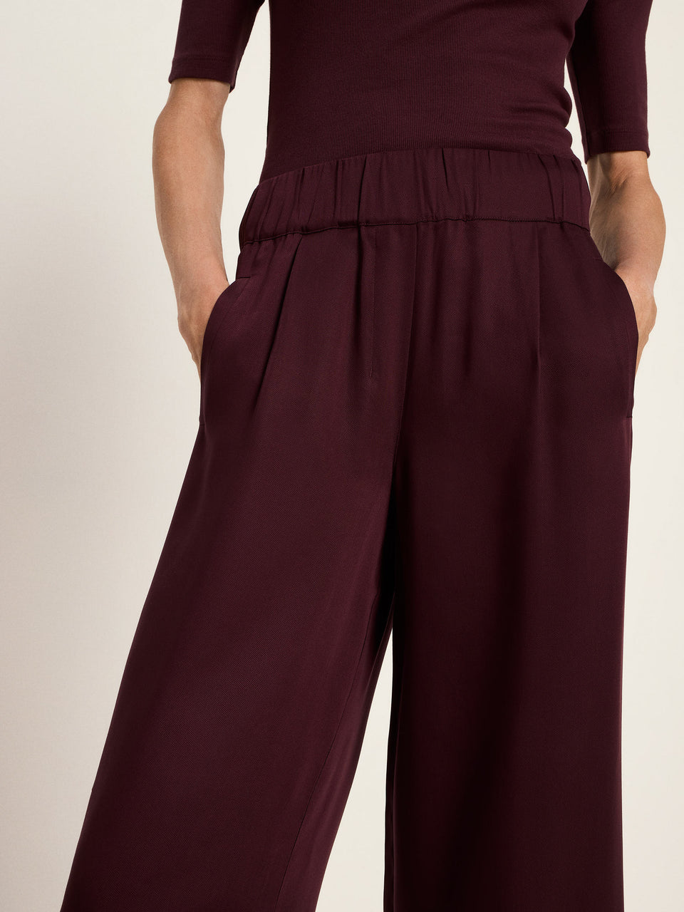 HOSE MIT WEITEM BEIN aus Tencel™ Lyocell - verschiedene Farben