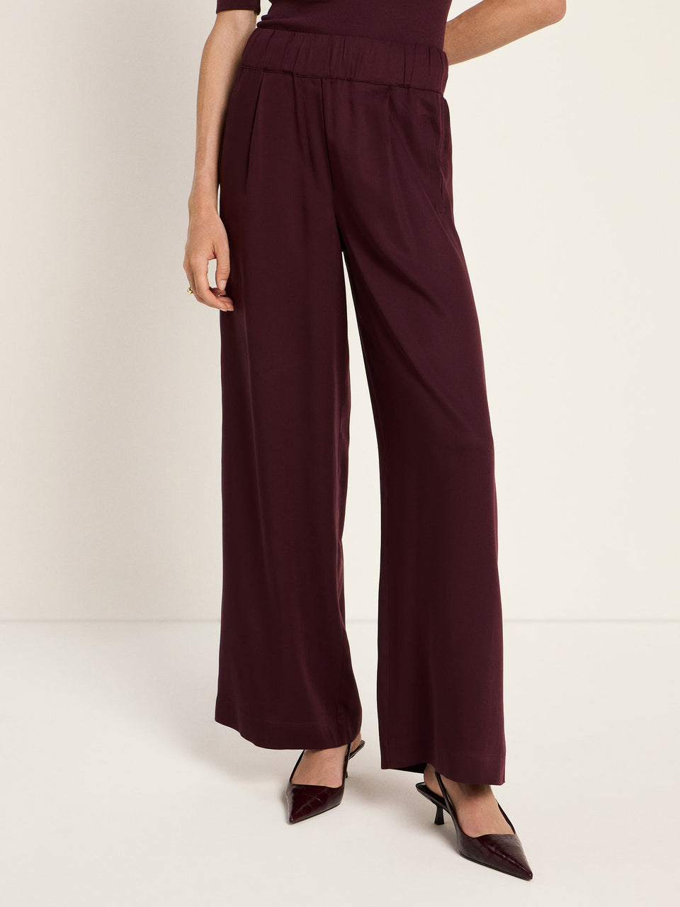 HOSE MIT WEITEM BEIN aus Tencel™ Lyocell - verschiedene Farben