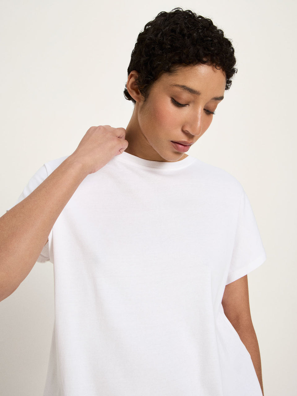 SHIRT (GOTS) mit überschrittener Schulter - verschiedene Farben