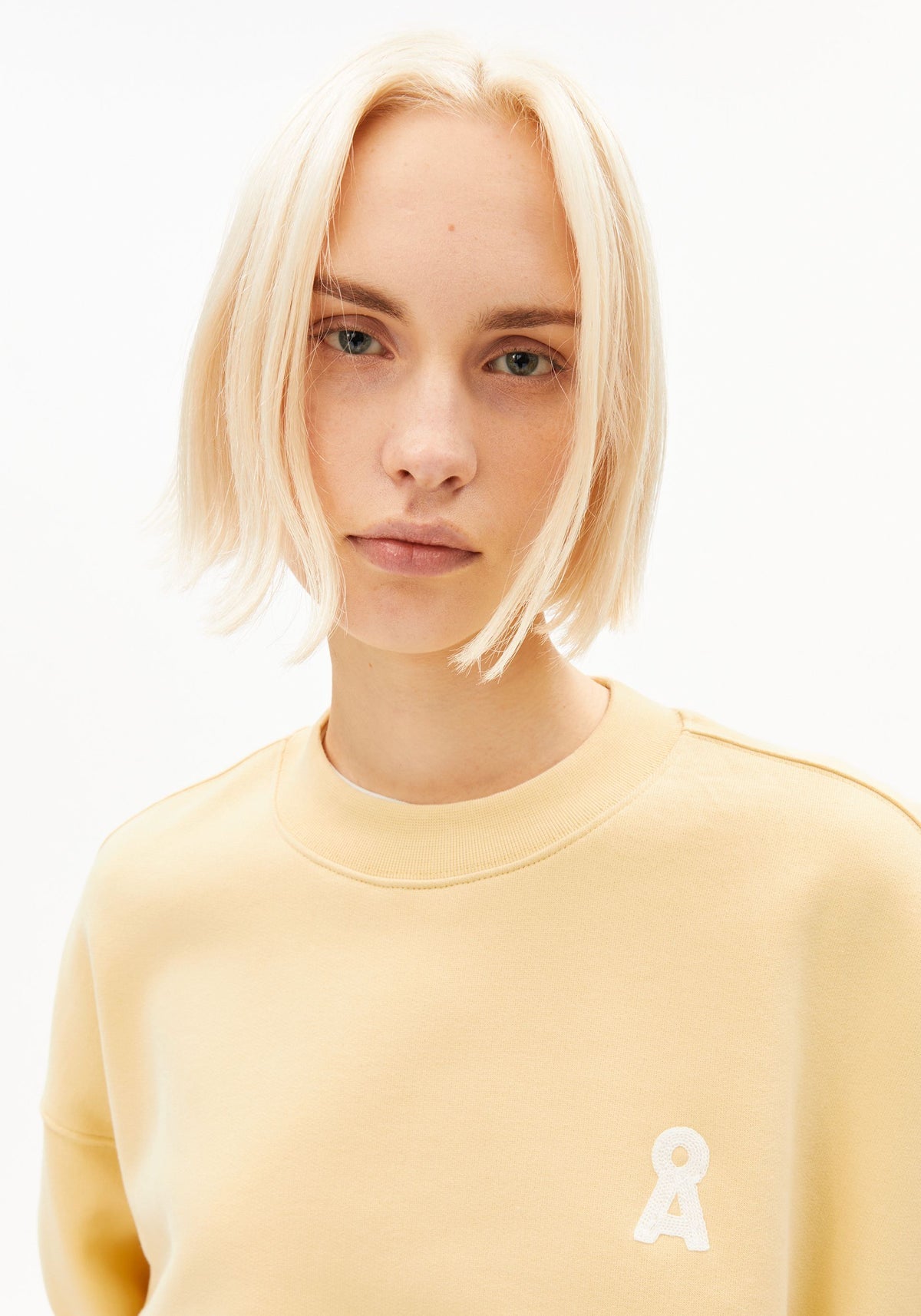 Sweatshirt ICONIC Å ALIZAA - verschiedene Farben