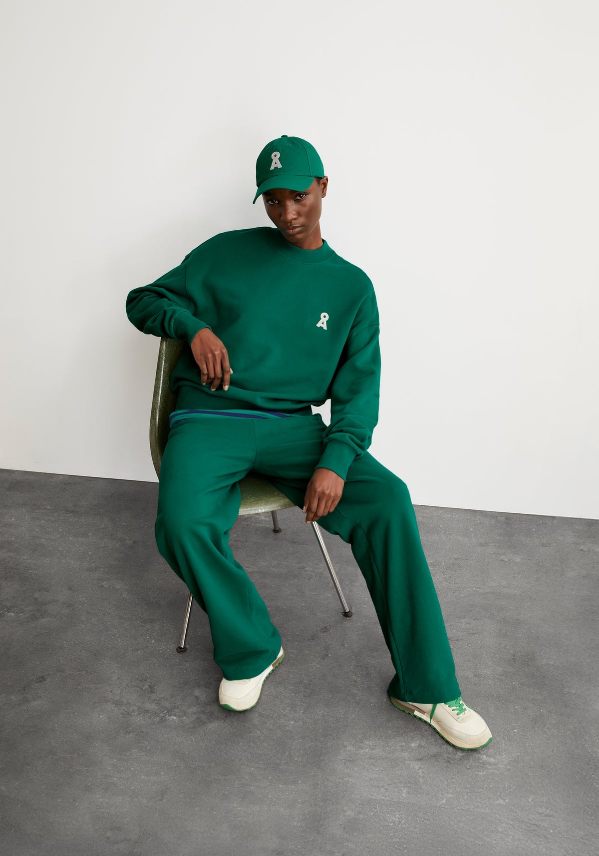 Sweatshirt ICONIC Å ALIZAA - verschiedene Farben