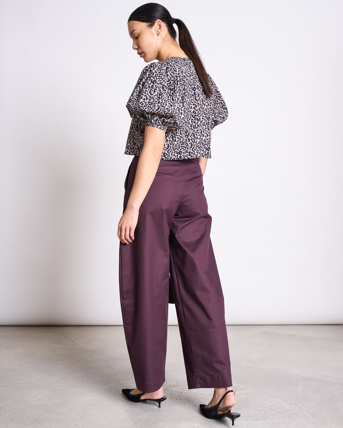 ORGANIC COTTON BARREL PANTS YAURI - cherry lacquer