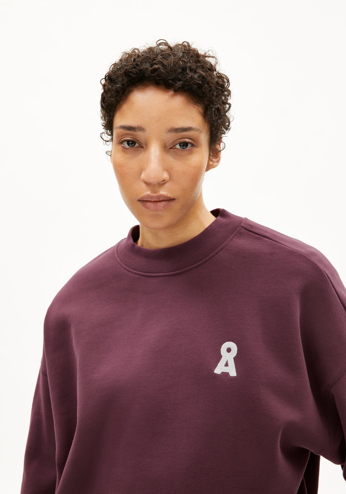 Sweatshirt ICONIC Å ALIZAA - verschiedene Farben