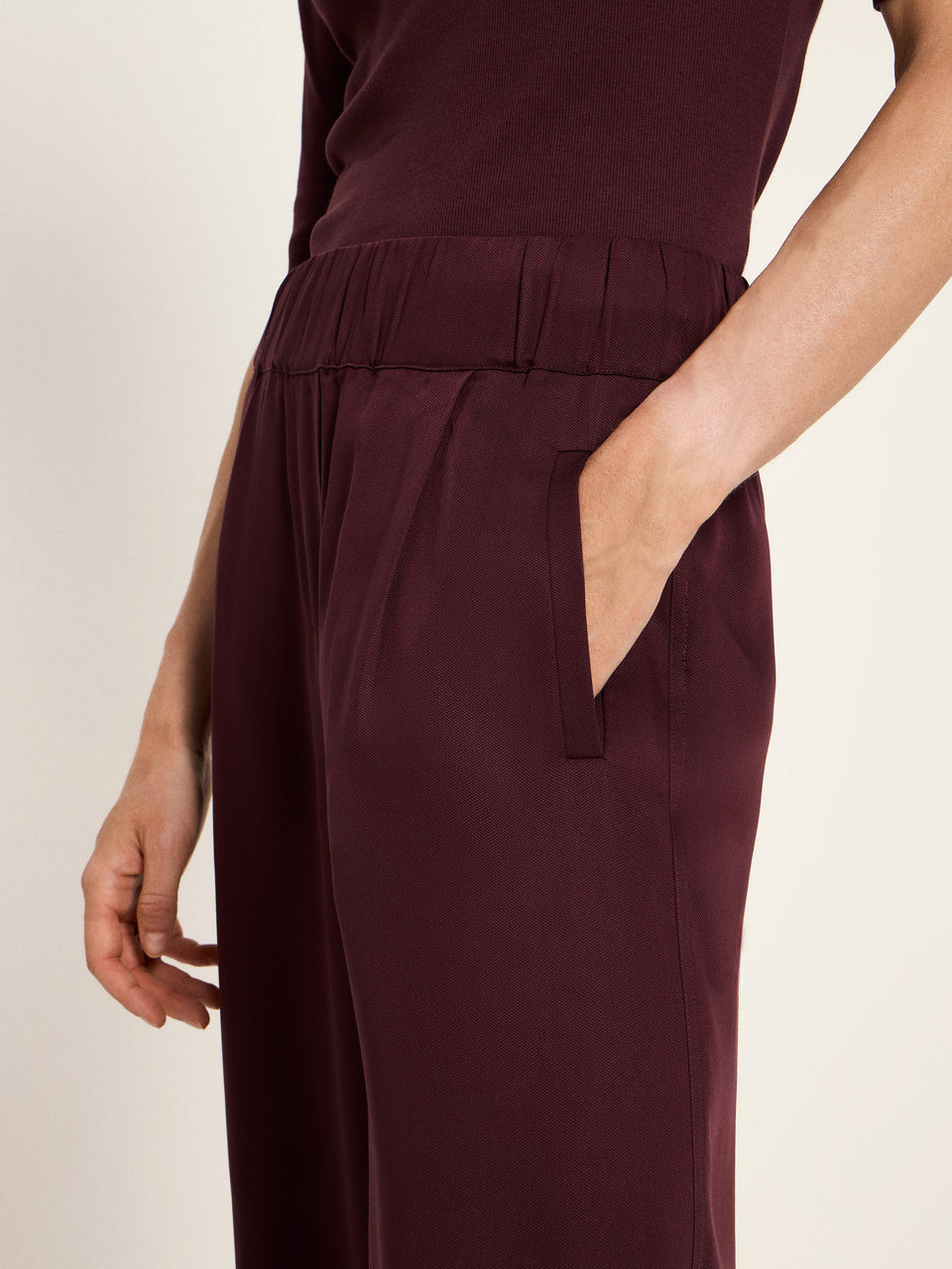HOSE MIT WEITEM BEIN aus Tencel™ Lyocell - verschiedene Farben