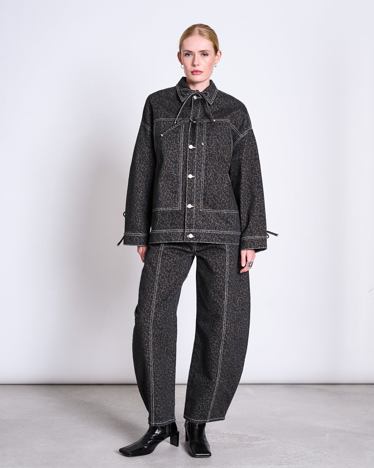 BARREL LEG DENIM JEANS FAYA - dark leo print
