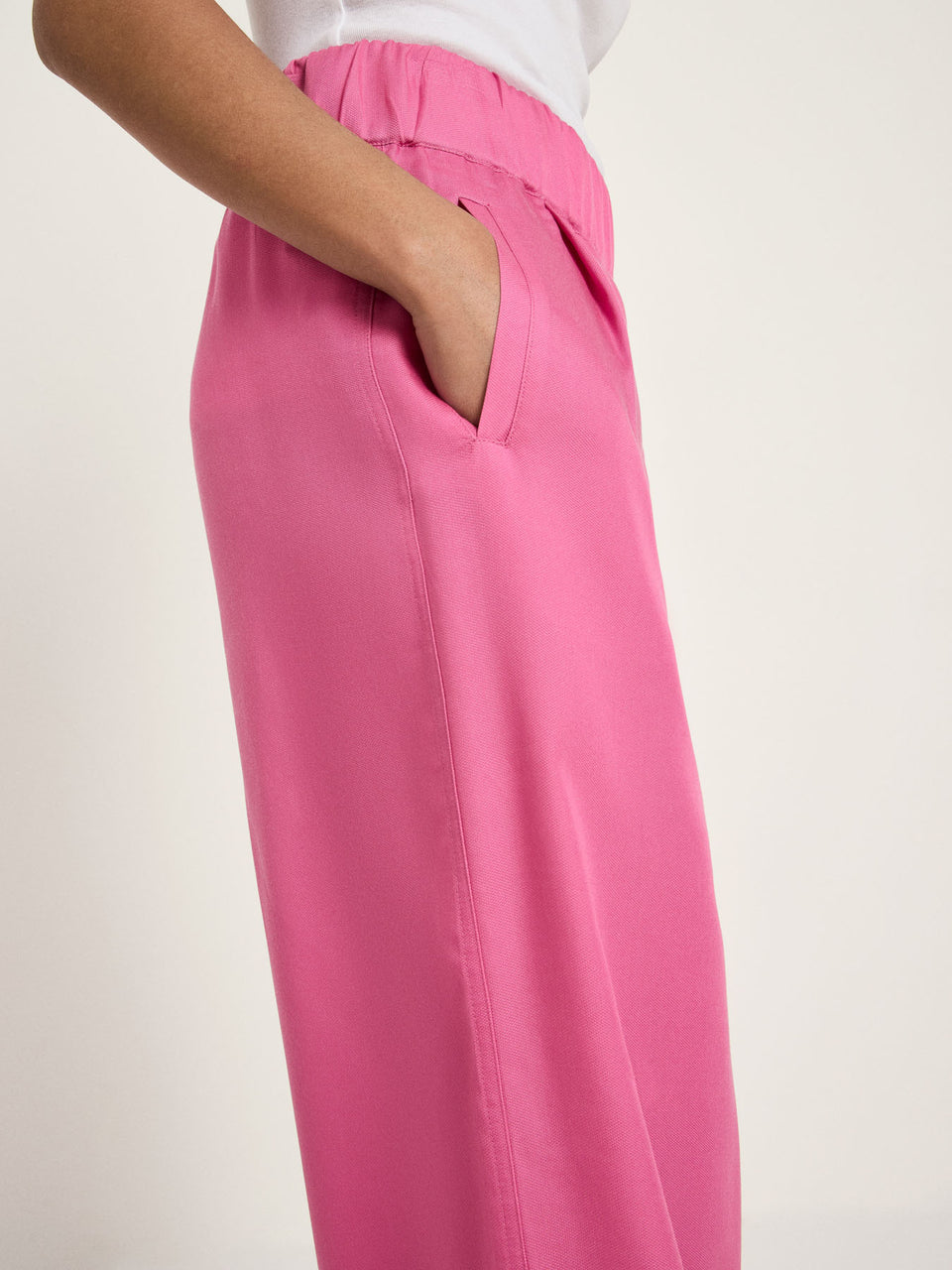 HOSE MIT WEITEM BEIN aus Tencel™ Lyocell - verschiedene Farben