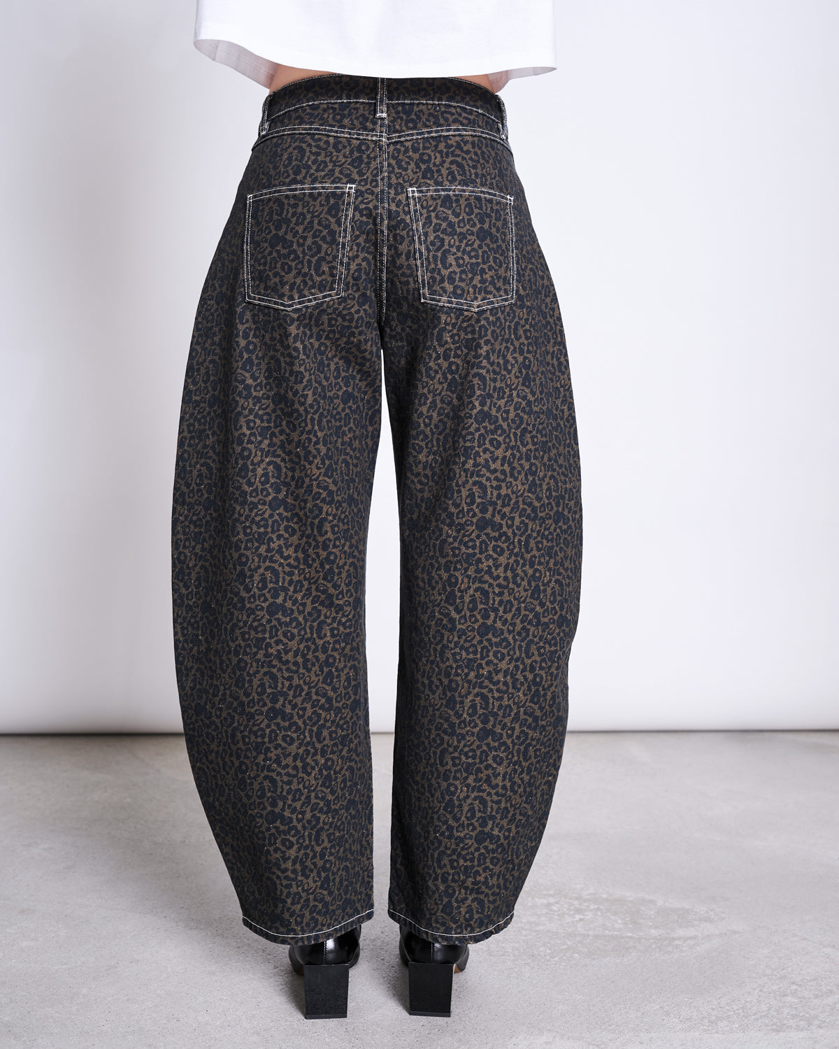 BARREL LEG DENIM JEANS FAYA - dark leo print