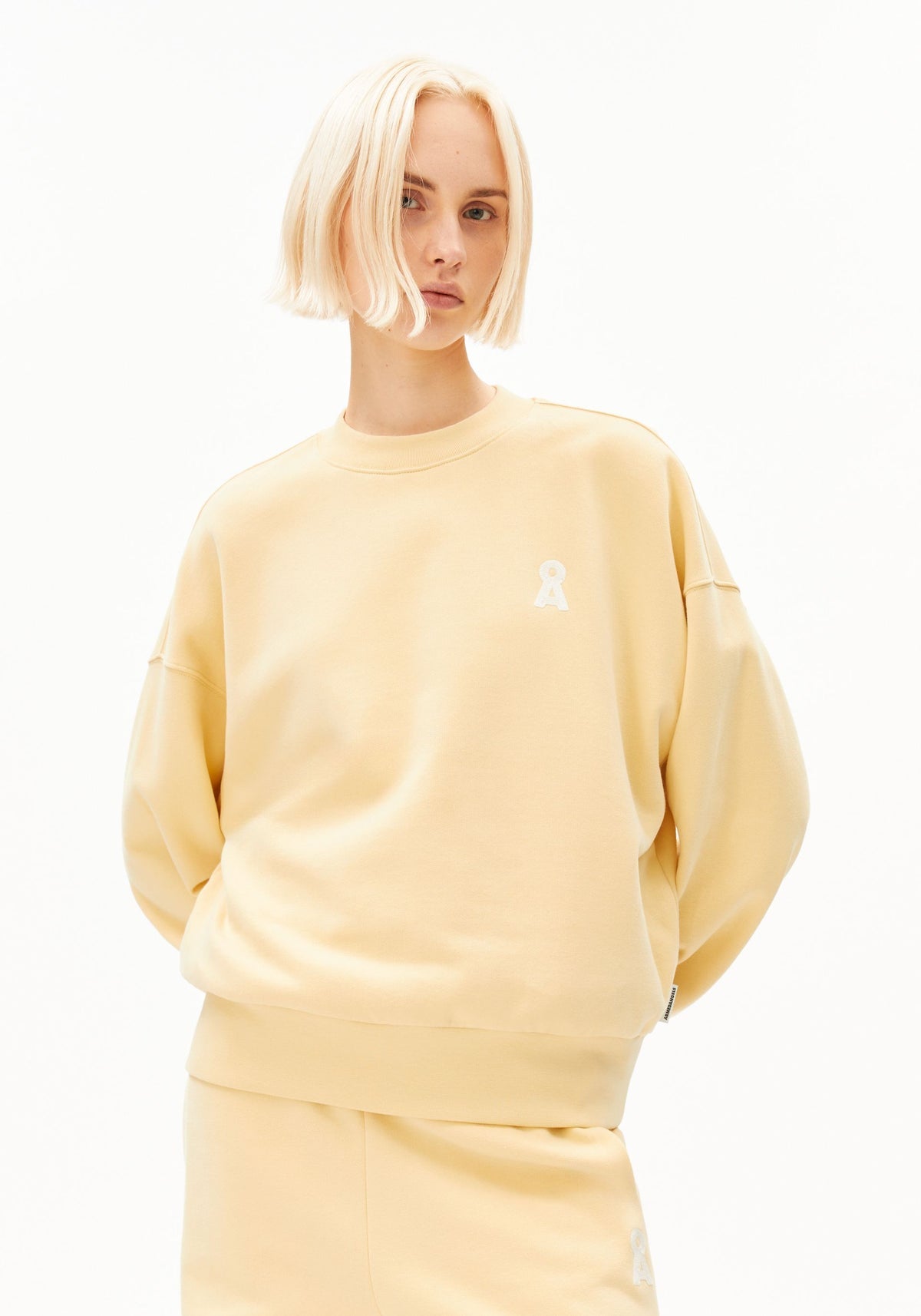 Sweatshirt ICONIC Å ALIZAA - verschiedene Farben