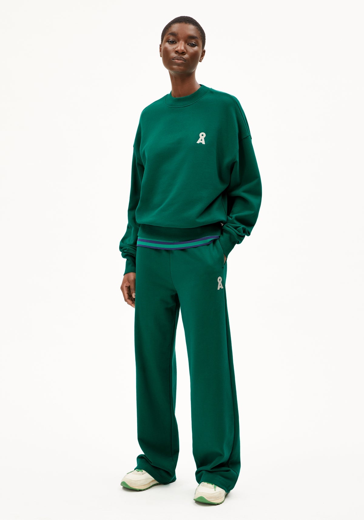 Sweatshirt ICONIC Å ALIZAA - verschiedene Farben