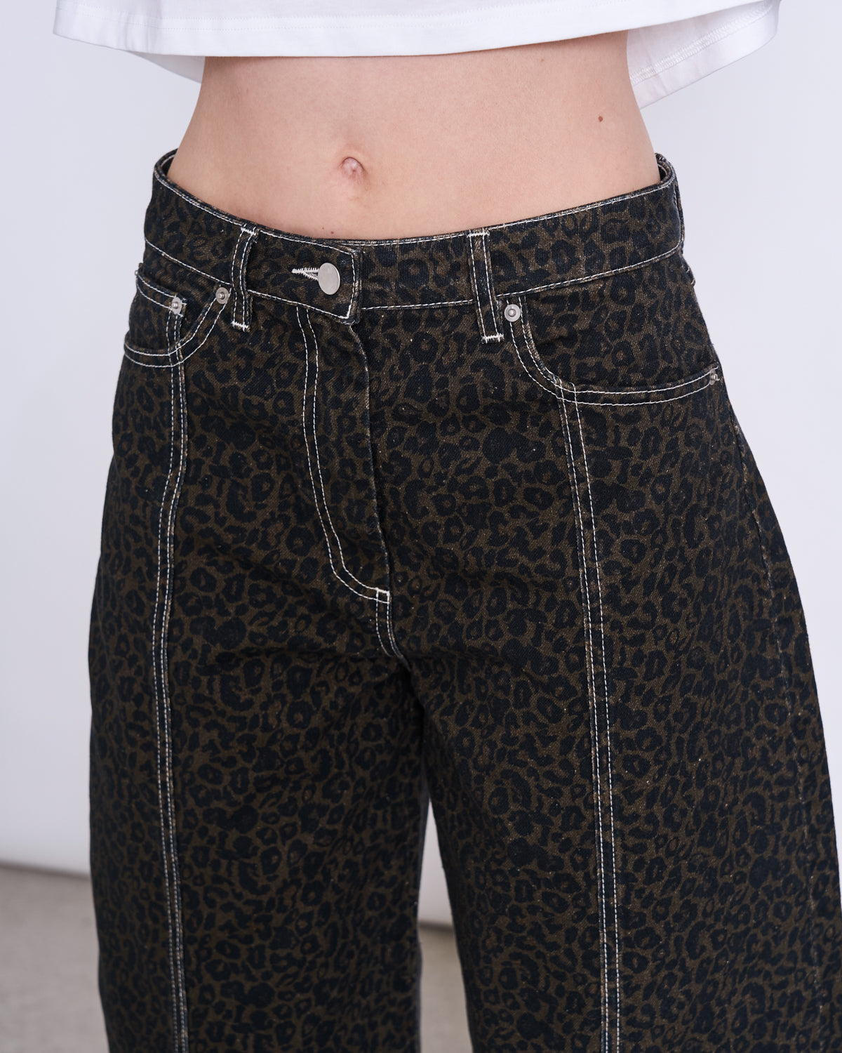 BARREL LEG DENIM JEANS FAYA - dark leo print