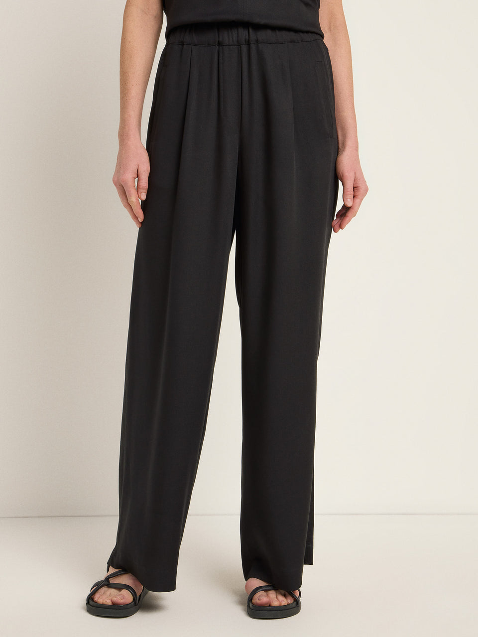 HOSE MIT WEITEM BEIN aus Tencel™ Lyocell - verschiedene Farben