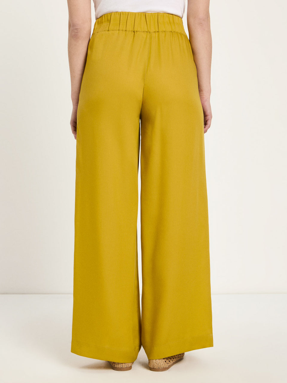 HOSE MIT WEITEM BEIN aus Tencel™ Lyocell - verschiedene Farben