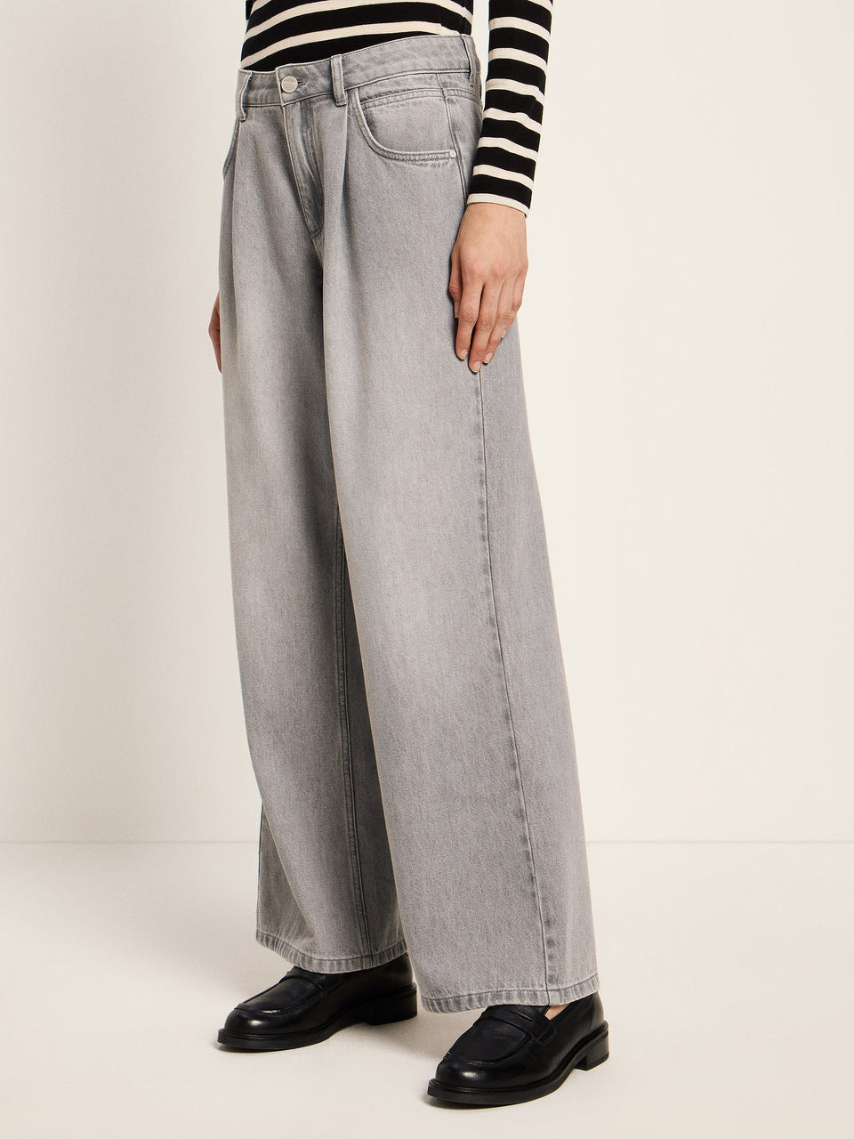 MARLENEJEANS (GOTS) mit Bundfalte - diverse Farben