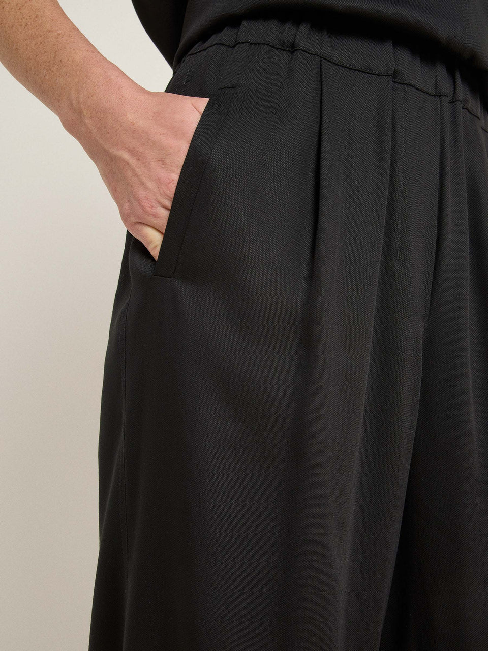 HOSE MIT WEITEM BEIN aus Tencel™ Lyocell - verschiedene Farben