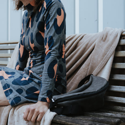 Stehkragenkleid für Frauen - Leoprint grau orange