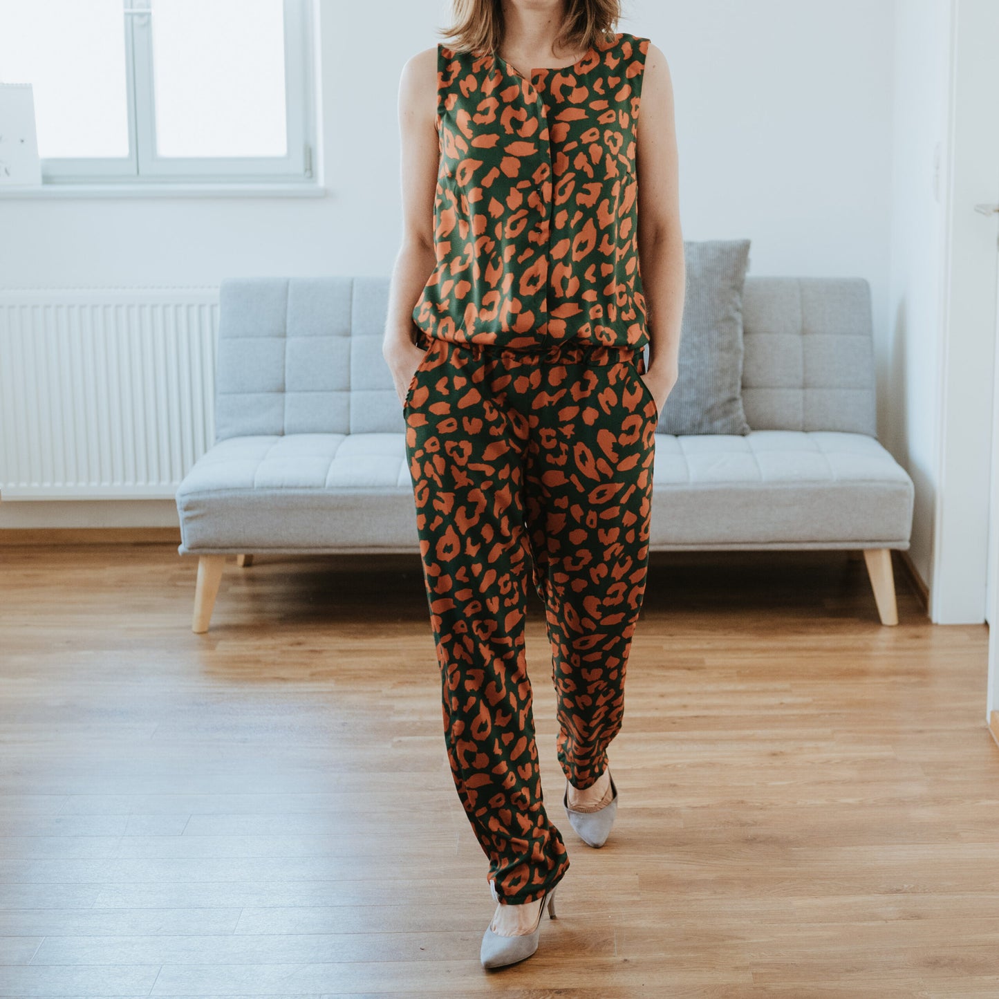 Jumpsuit aus Viskose (EcoVero™) Leoprint grün/orange